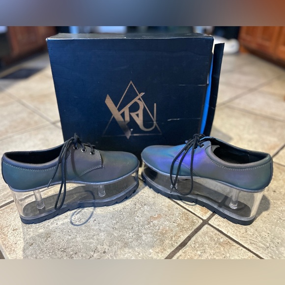 RARE! Limited edition Reflective YRU Qloud shoes. New/never worn. - Picture 9 of 10